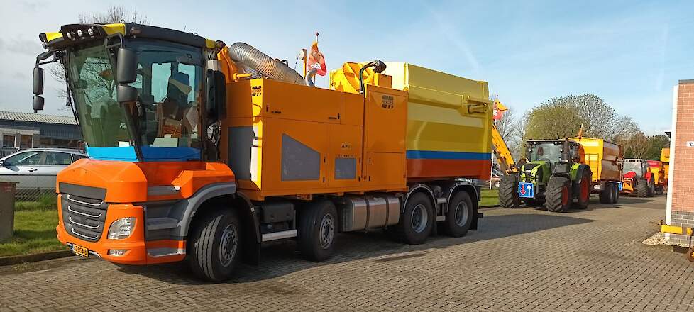 Bretrac 2.0 Zelfrijdende snelverkeer klepelmaaier. Een nieuw product op de markt gezet door Wim van Breda,  de Ginaf truck is aangepast voor dit doeleind en voorzien van een speciale ruimzichtcabine, achter de cabine een verwisselbare opbouw waarbij de He