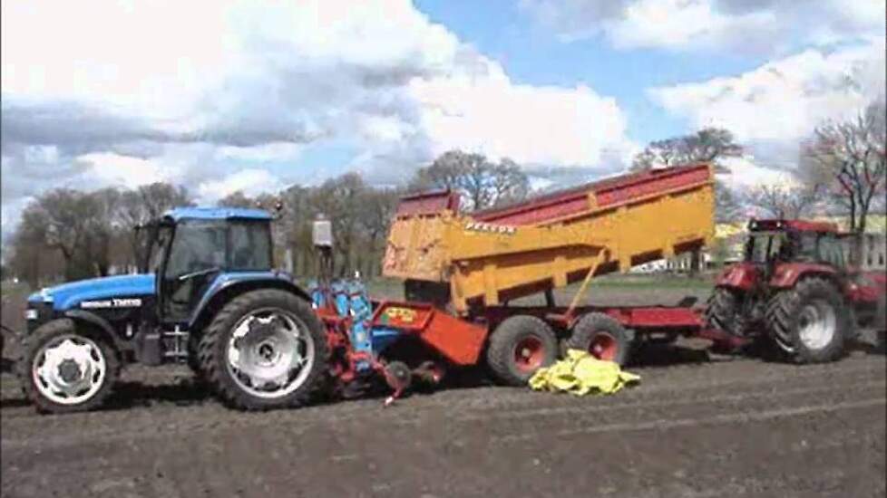 New Holland TM 115 met Gruse Trekkerweb.nl