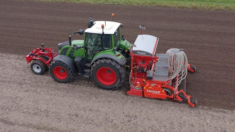 Farmax Ringseeder in actie bij loonbedrijf Fa. Jakobs