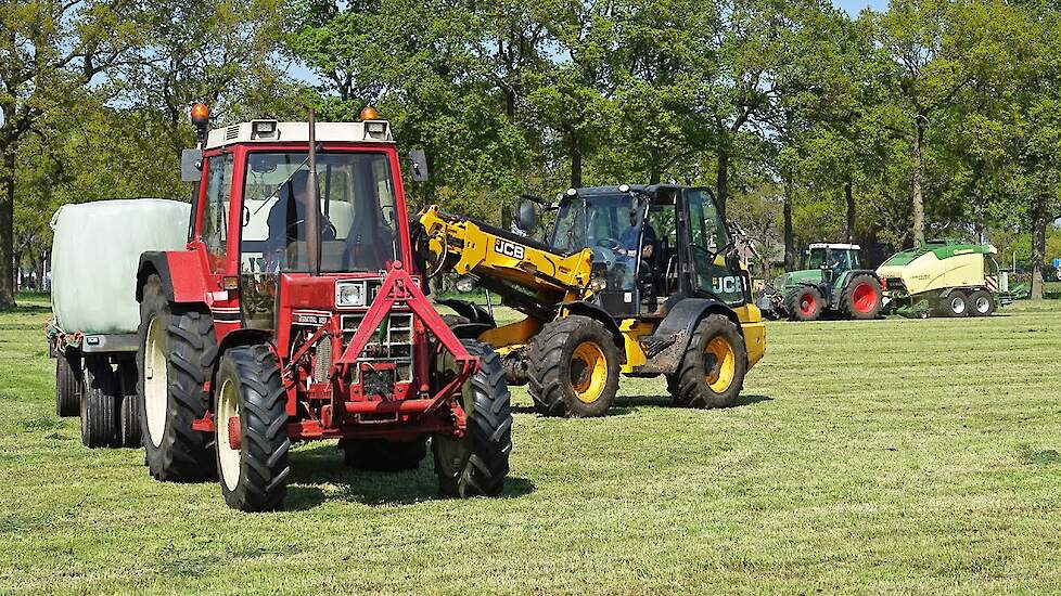 Pressing + Wrapping Bales | Fendt 716 + Krone Comprima | Henk van den Berg | 2022