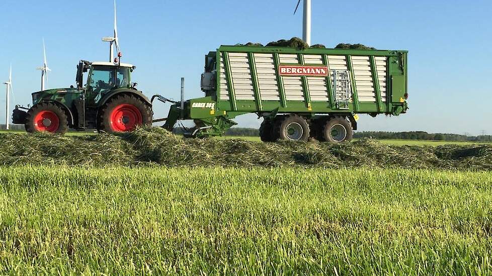 Bergmann Carex 38S met Fendt 720 aan het inkuilen Trekkerweb