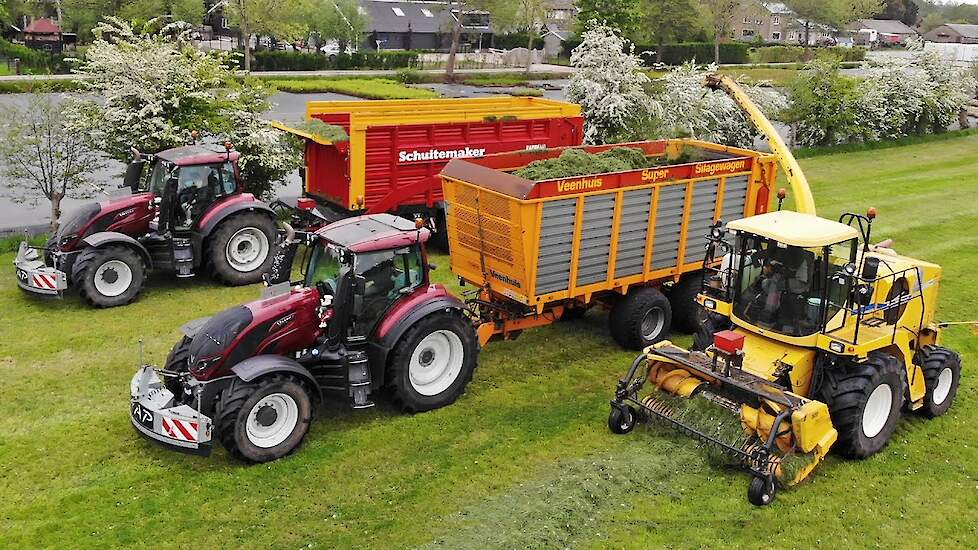 Gras hakselen en inkuilen | New Holland FX40 + Valtra's | Nap | 2022