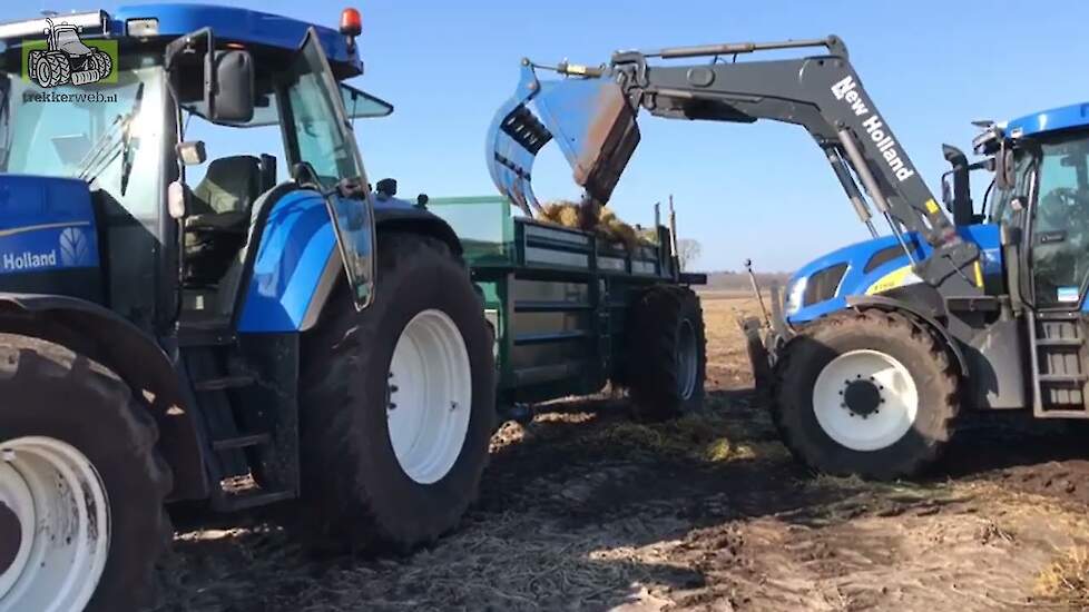 Onboard New Holland T7540 en T7510 stro verspreiden