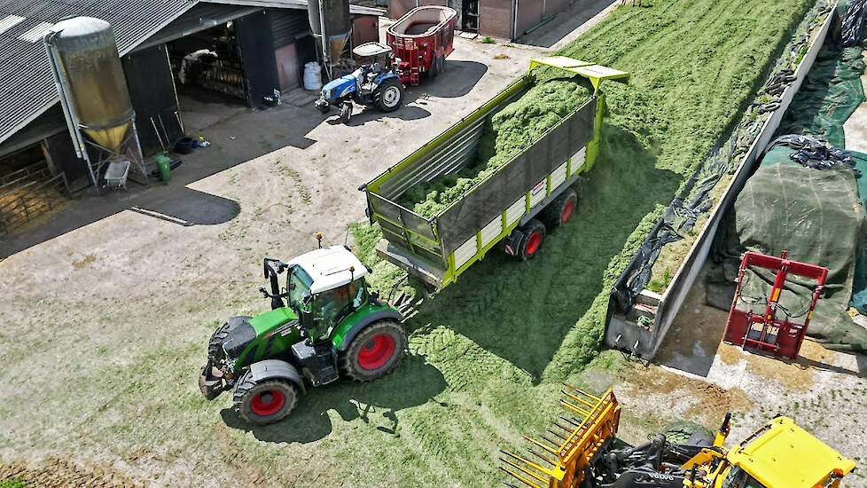 Gras hakselen en inkuilen | Claas Jaguar 940 + Fendt + New Holland | E.J.G. Gerritsen | 2022