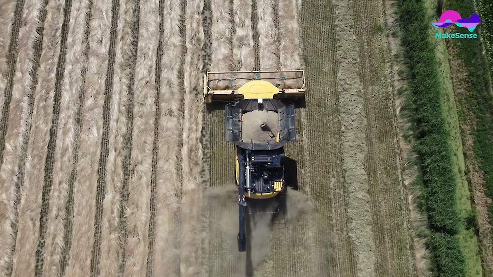 New Holland Combine (CR-8-90)