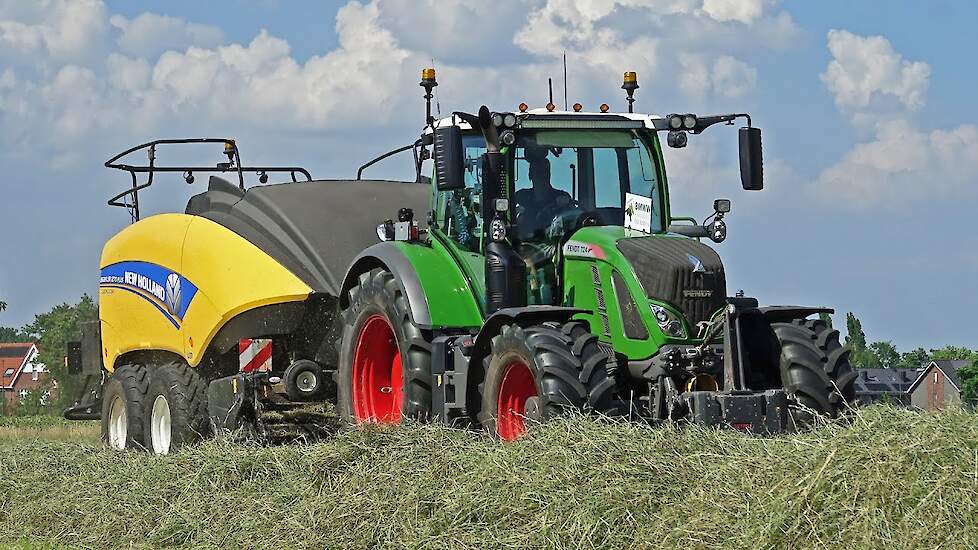 Balen persen | Fendt 724 + New Holland BigBaler | BMWW | 2022