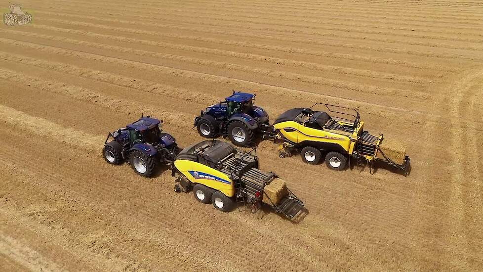 De nieuwe New Holland Bigbaler 1290 HD in het stro