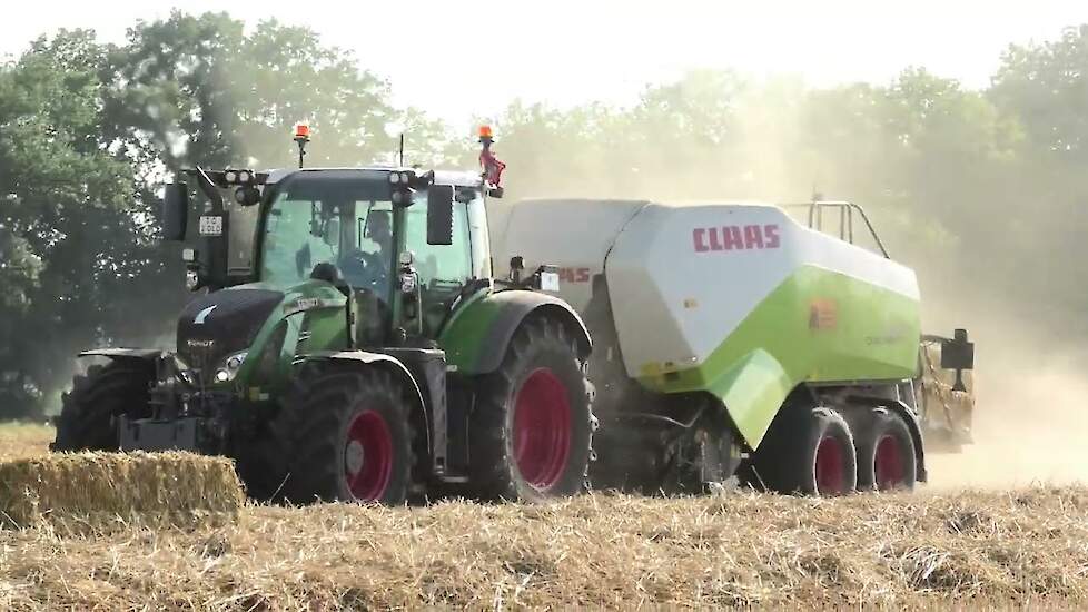TARWESTRO PERSEN MET EEN FENDT 724 CLAAS QUADRANT 3200 RC