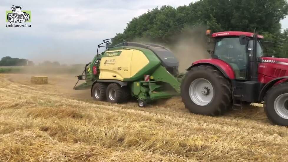 Krone BiGPack 1290VC en Case-IH Puma 200 CVX in het stro