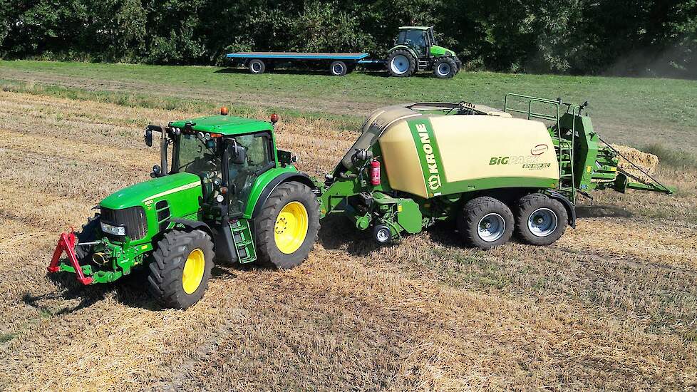 Stro balen persen | John Deere 6530 + Krone BiG Pack | Pater | 2022