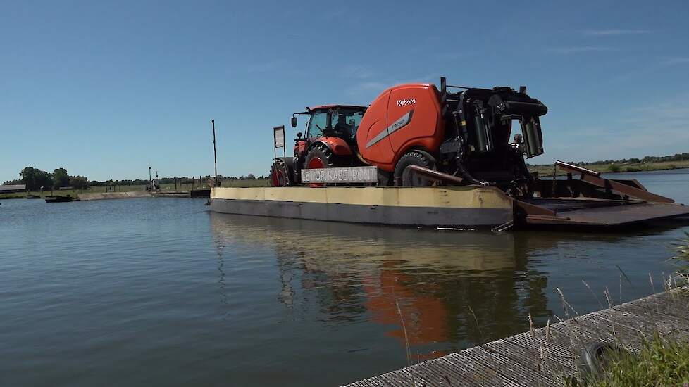 Kubota M7 173 Premium KVT met Kubota FB1000 ronde balen pers