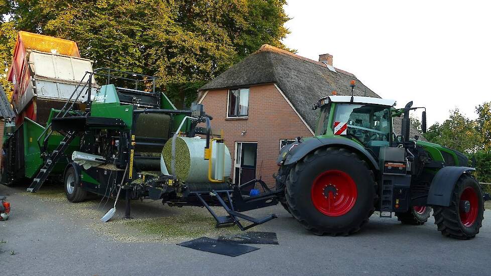 Maisbalen persen | Fendt 828 + Orkel Dens-X compactor | Termaat Terpac Putten | Baling maize | 2022