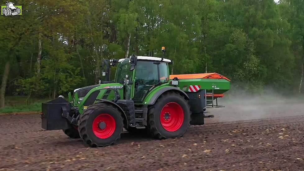 Fendt 516 en Amazone ZA-V 3200 kunstmestrooier