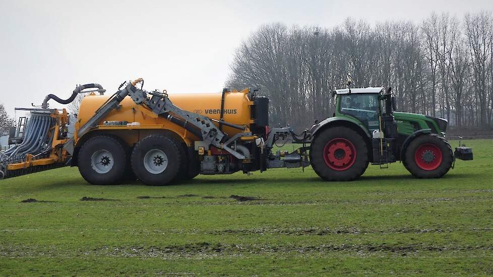 Mestseizoen 2023 tweemaal Fendt 936  tandem en  enkelas Veenhuis mesttank