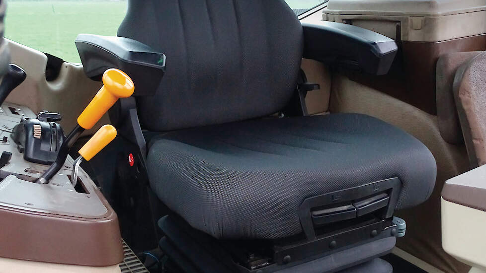 De Rancher Pro van UnitedSeats, gemonteerd in een trekker bij een klant van EBLO. De Rancher Pro is het nieuwste model onder het eigen label van EBLO.