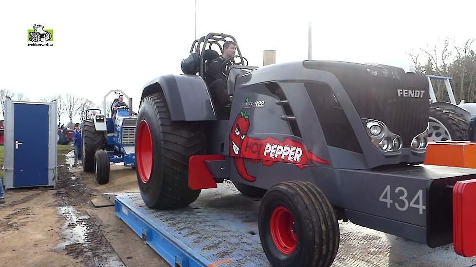 Wikken en wegen op de weegbrug Tractorpulling indoor Putten 2023