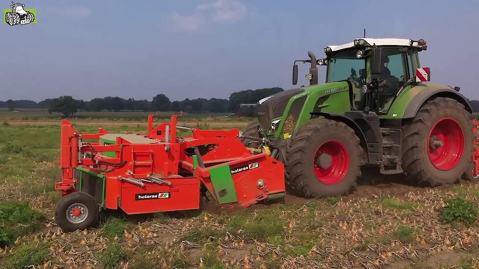 Fendt 828 met Holaras Frontmaaier/-rooier – UM/UR