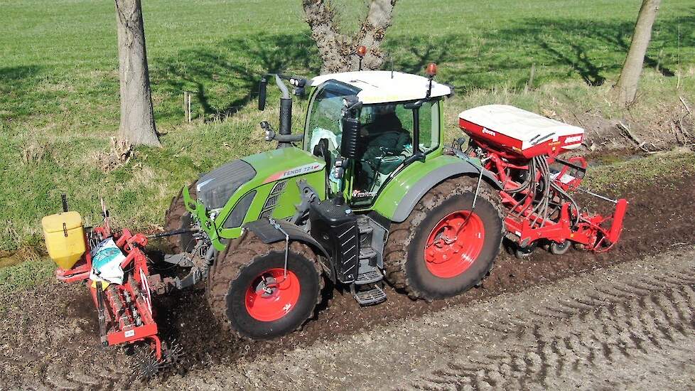 Akkerranden - bufferstroken zaaien met de Moore Unidrill van Peter Ziel