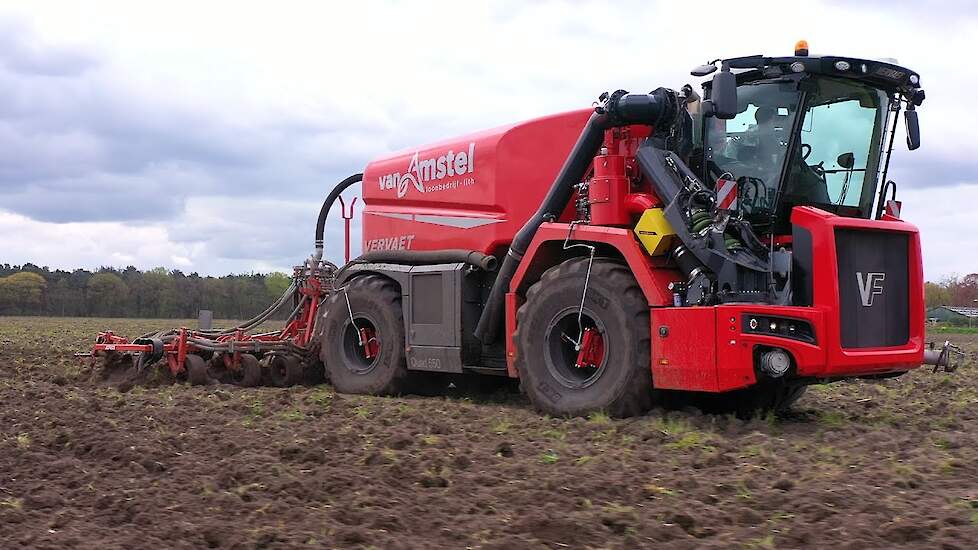 Vervaet Quad 550 van loonbedrijf van Amstel uit Lith