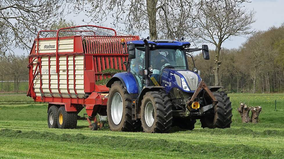 Picking Up Grass and Silage | New Holland T6.180 + Claas Arion 550 | Brouwer | 2023