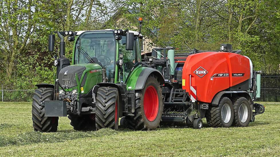 Pressing and Wrapping Bales | Fendt 314 + Kuhn FBP 3135 Intelliwrap | Bloemendal | 2023