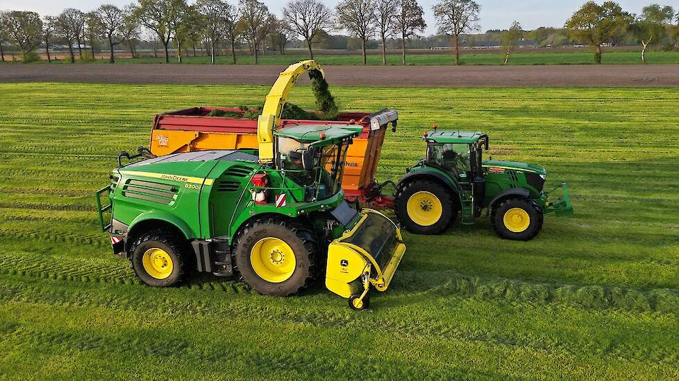 Chopping First Grass | John Deere 8300i | Dekker Putten | 2023