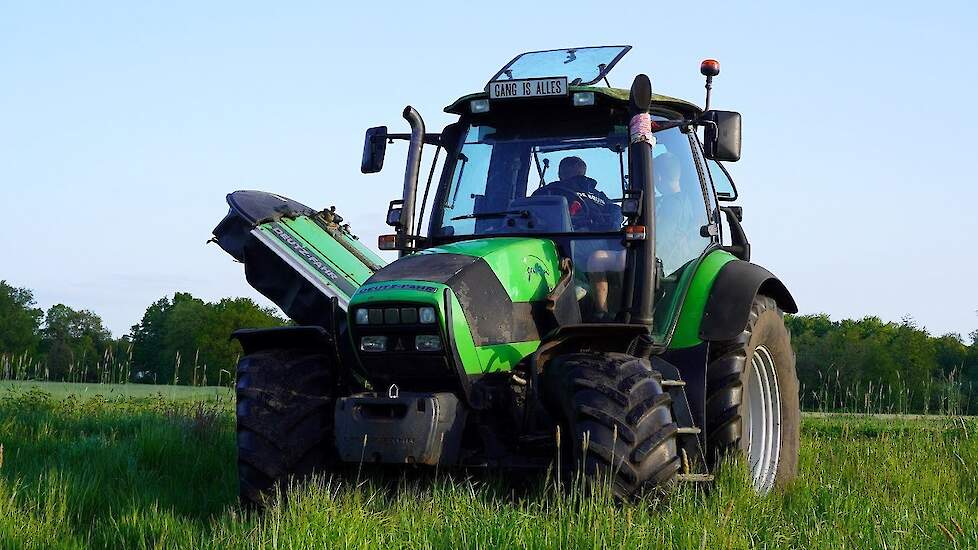 Deutz-Fahr Agrotron 120 | Gras maaien | de Bruin Uddel | Mowing grass | Gras mähen | 2023