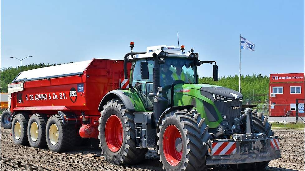 Met de trekker op de zandbaan van de TKD in Almere