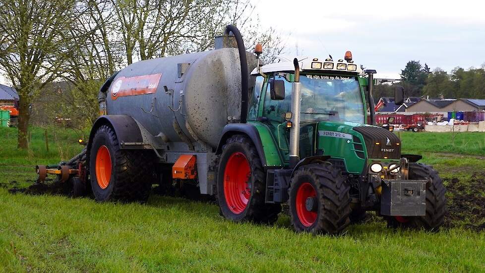 2023 | Fendt 312 Vario TMS + Schouten | Bouwland bemesten | Bloemendal Elspeet | Slurry injection