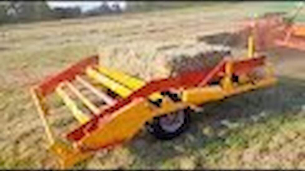 Mts J Snoeijing lmb Witteveen balen verzamelen met Meijer Limo Hydra