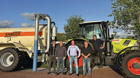 De eigenaren van Combi West Mechanisatie. Van links naar rechts: Sebastiaan van den Berg, René Hoekenga, Edwin Evenboer, Klaas Alles en Han van Hamburg.