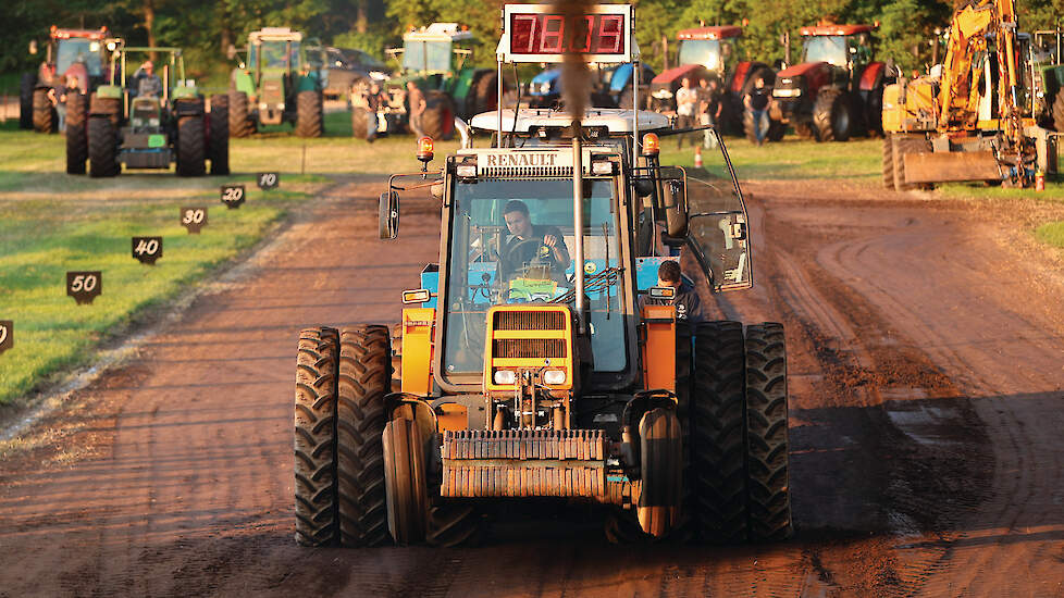 Thomas Bloemenkamp werd in de 7,5 ton Duitse Klasse met de relatief lichte Renault 103.13 TX knap vierde in het grote geweld. Zonder vierwielaandrijving!