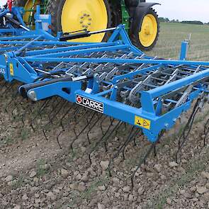 Ook van Carr&eacute; is deze Pressius wiedeg. De eg heeft een verstelmechanisme op elke individuele tand.