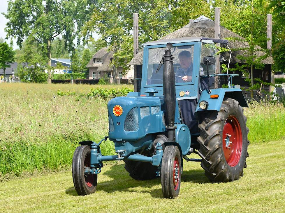 De Lanz 2816 is een ‘volldiesel’ die elektrisch gestart wordt. De trekker is van 1955.