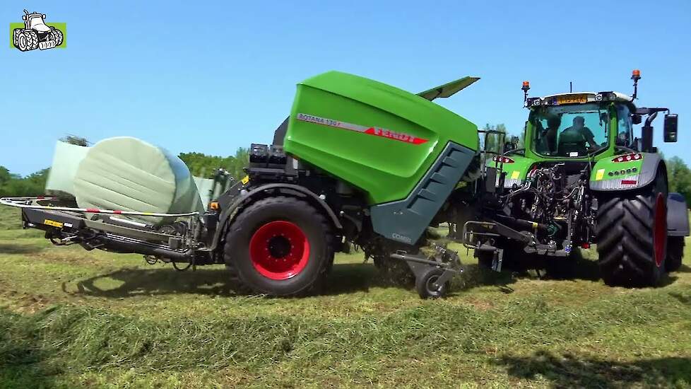Fendt 724 met Fendt Rotana 130 F aan het balenpersen