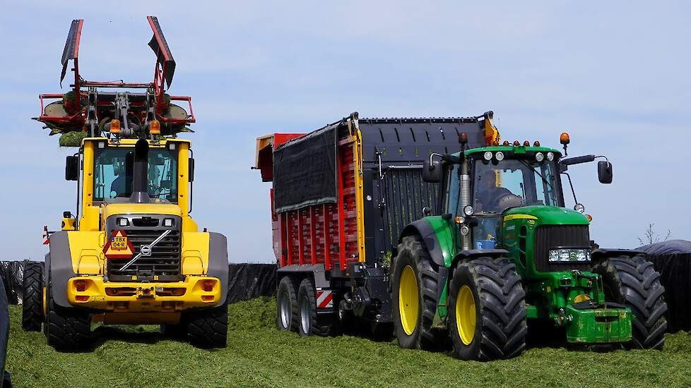 John Deere 7530 | Fendt 722 | Volvo L60F | Gras inkuilen | van de Put Oosterwolde | Grass silage