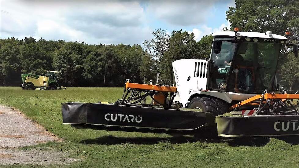 Cutaro zelfrijder van ARB Tec met 11 meter werkbreedte en 353 pk en een gewicht van 8,7 ton