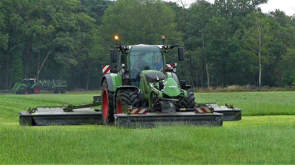 Grasmaaien met Fendt trekkers en Fendt machines