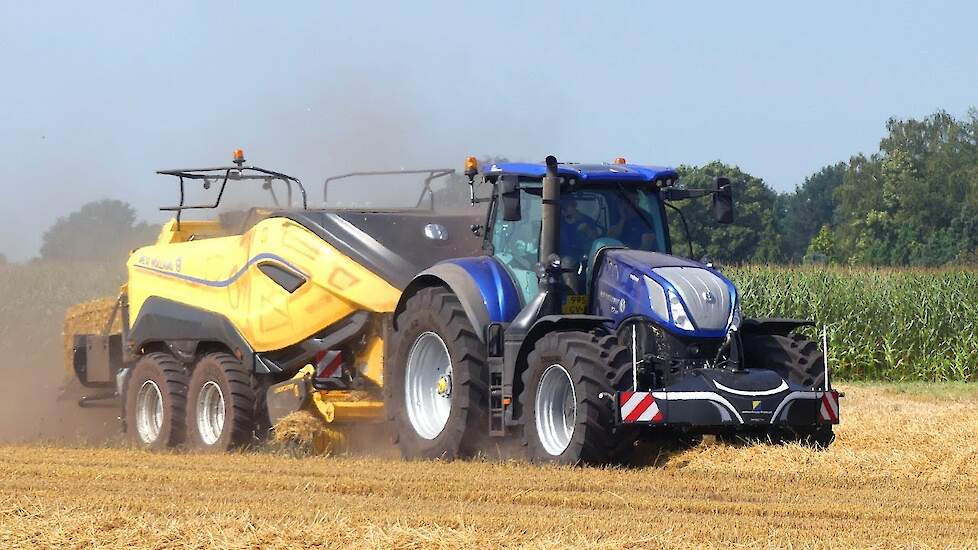 New Holland T7.315AC met New Holland Bigbaler 1290HD