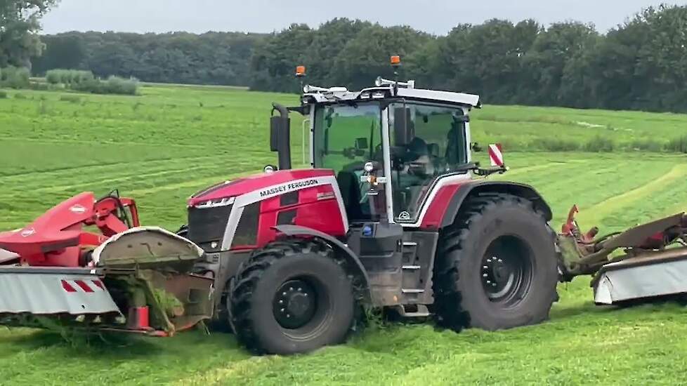 Massey Ferguson 8S.305DVT Exclusive Limited flink aan het werk