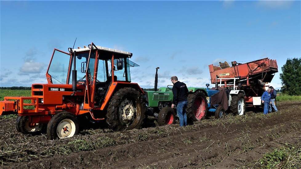 Voormalers rooien  Avebe oldtimers -Old skool potato harvest Grimme Sterbo Climax Ford MF Renault