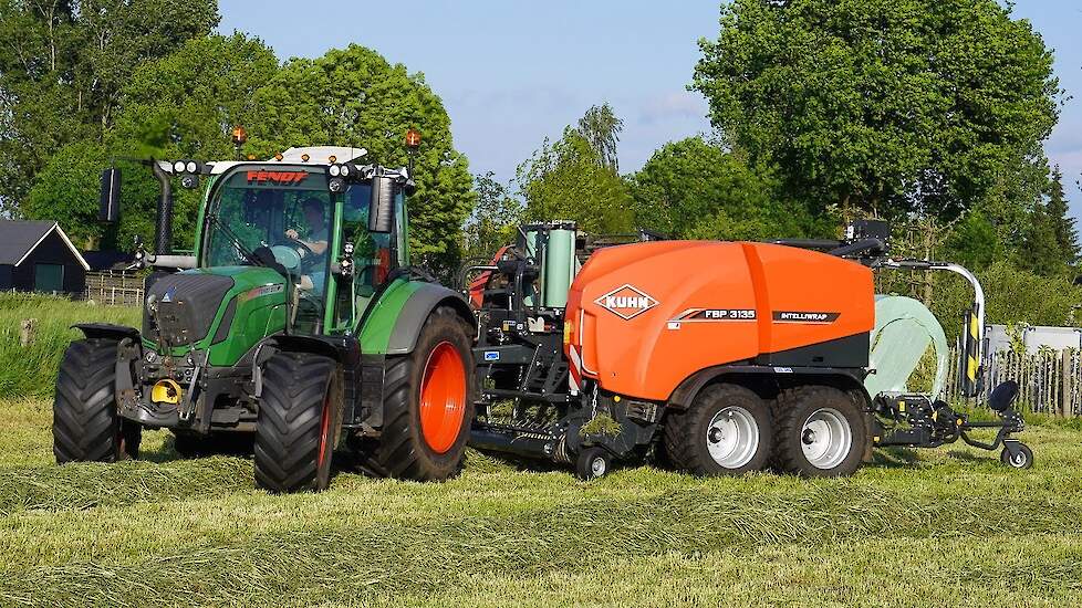 Fendt 313 + Kuhn FBP 3135 | Balen persen | Bloemendal Elspeet | Pressing bales | 2023