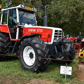 De Steyr 8110 is zo’n trekker waarvan oudere bezoekers zich afvragen wat hij op een oldtimerfestival doet. Tot ze lezen dat hij toch al 30 jaar oud is.