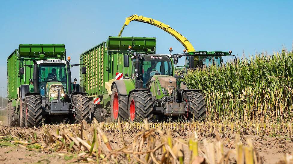 Mais Silage 2023 | John Deere 8300i | Fendt 724 + 718 | Vriezen