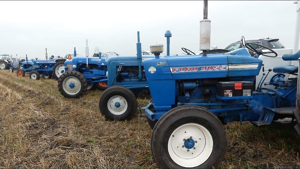 Ford en Fordson Association aan het wedstrijd ploegen