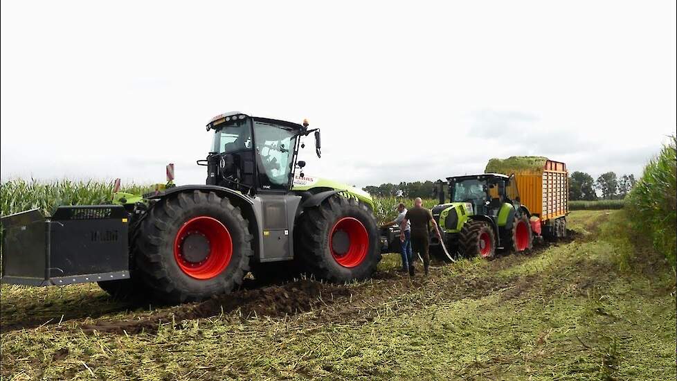 Claas Xerion 4000 to the rescue voorbereidingen Oldtimer Hakseldag Dalen 2023
