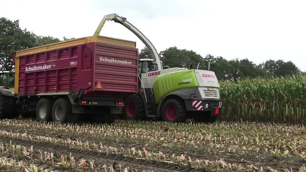 Fendt 927 en Fendt 724 met Schuitemaker Siwa 660-silagewagens