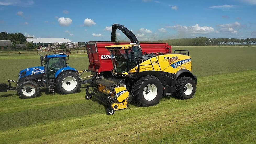 New Holland FR 650 met Nir X Act van loonbedrijf Poland uit Waarland