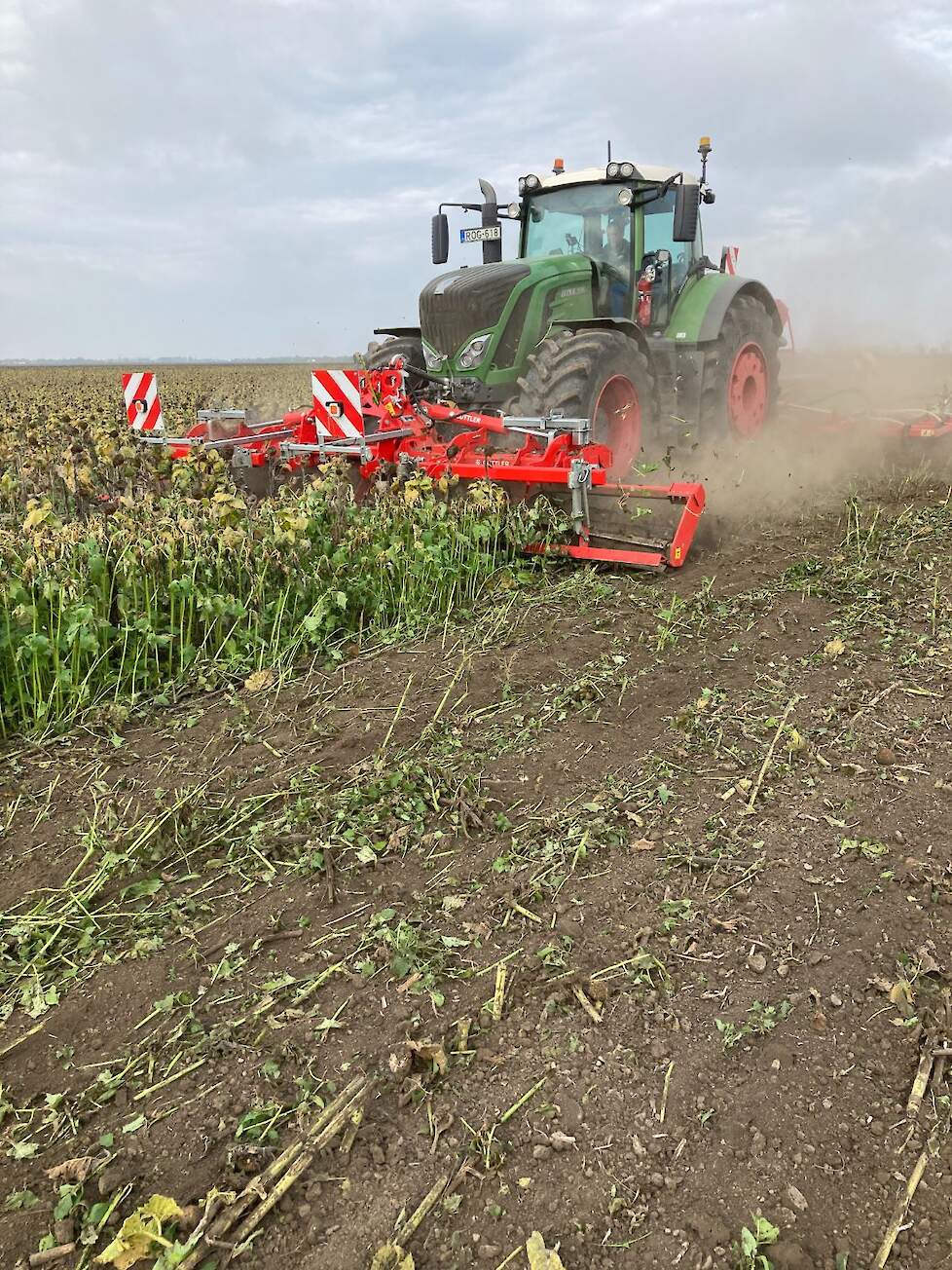 Güttler presenteert op de Agritechnica zijn nieuwe MasterCut 600, een 6 m brede messenroller. Het heeft een aantal interessante details, die het boeren gemakkelijker zullen maken. Het kan ook worden gecombineerd met bestaande Güttler-machines.