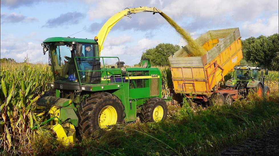 Maïs 2023 | John Deere 6850 | Fendt 312 + 313 + 314 | Bloemendal Elspeet | Maïs hakselen